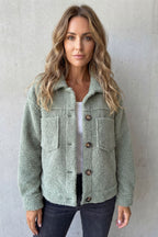 Flora – Chaqueta de tejido polar con textura y botones – Victoria Studio