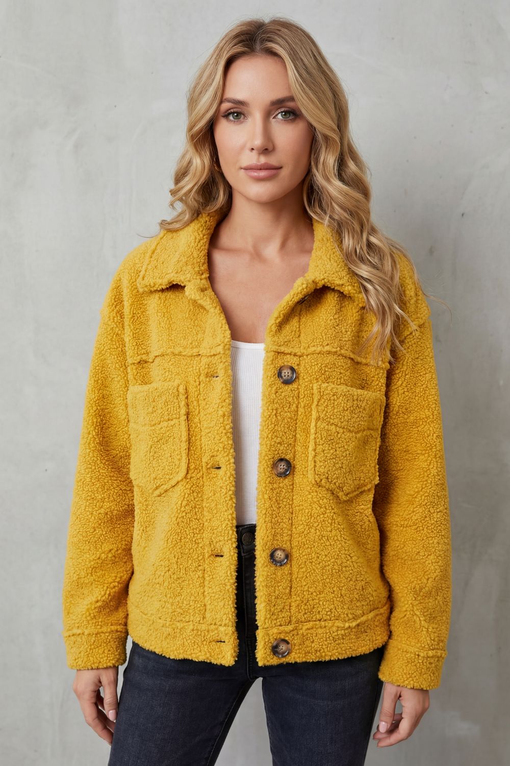 Flora – Chaqueta de tejido polar con textura y botones – Victoria Studio