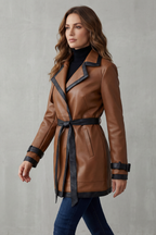 Lucia – Trench in similpelle con profili a contrasto – Victoria Studio