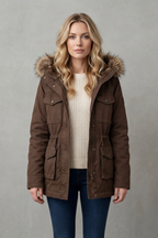 Violette – Parka con capucha ribeteada de pelo sintético – Victoria Studio